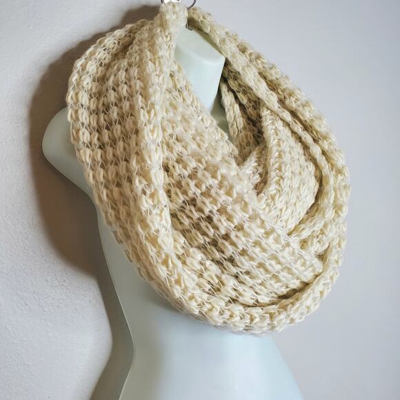 Paula Bianco Wool Blend Chunky Loose Open Knit Infinity Scarf Ivory Neutral Soft - Picture 2 of 7
